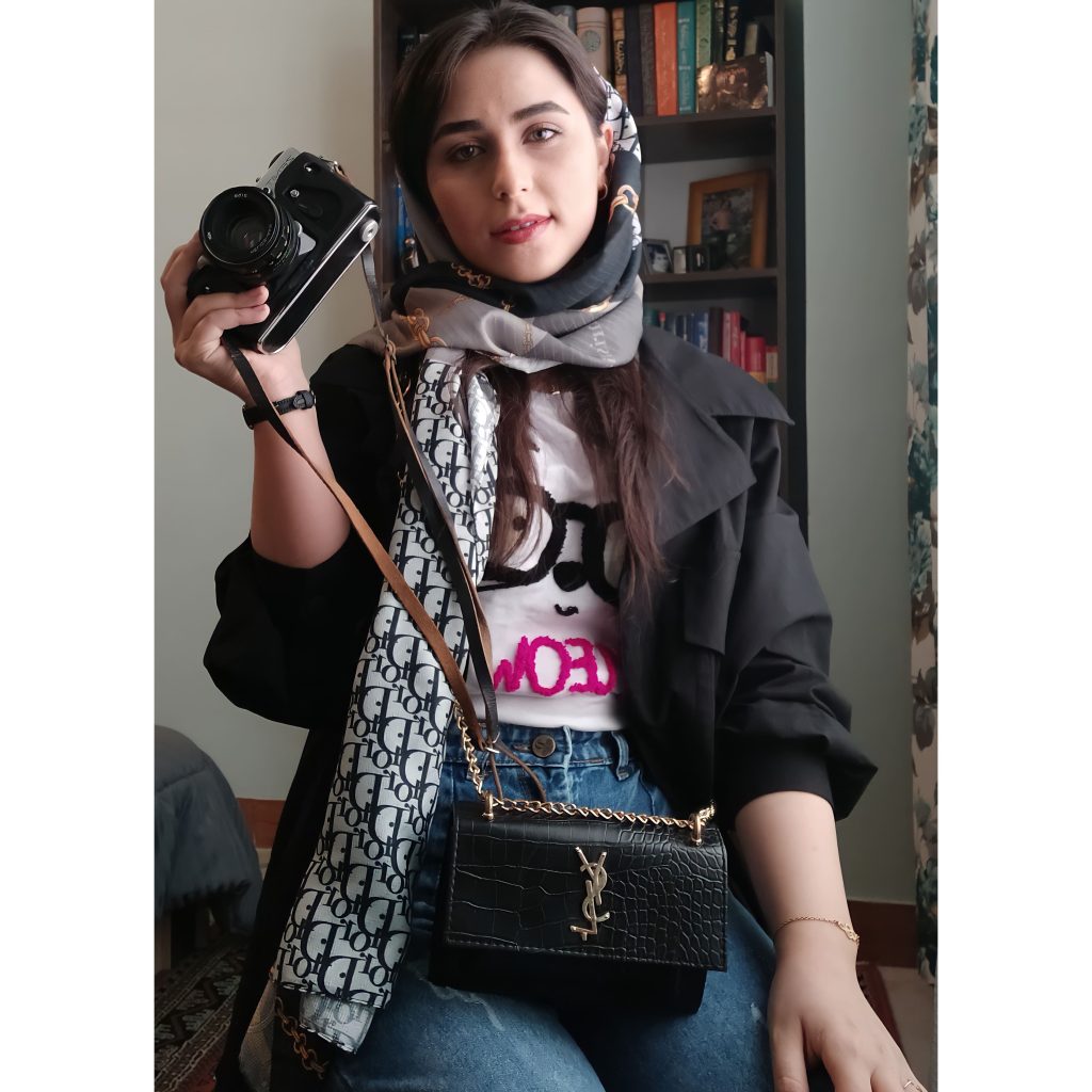 محدثه صمدی