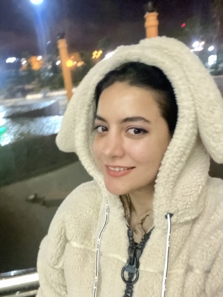 رویا اسفندیاری