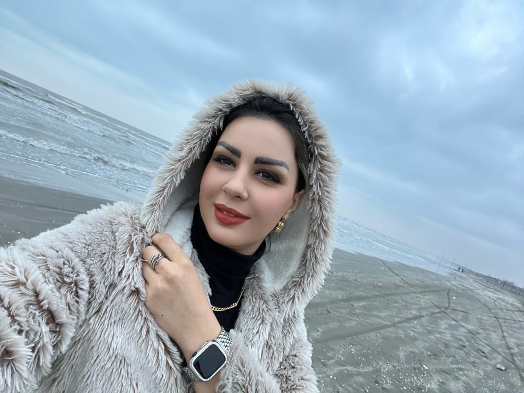 مینا سعادت