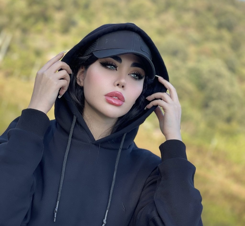 سحر محمودآبادی