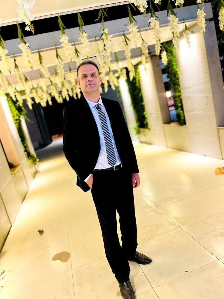 مصطفی اکبری